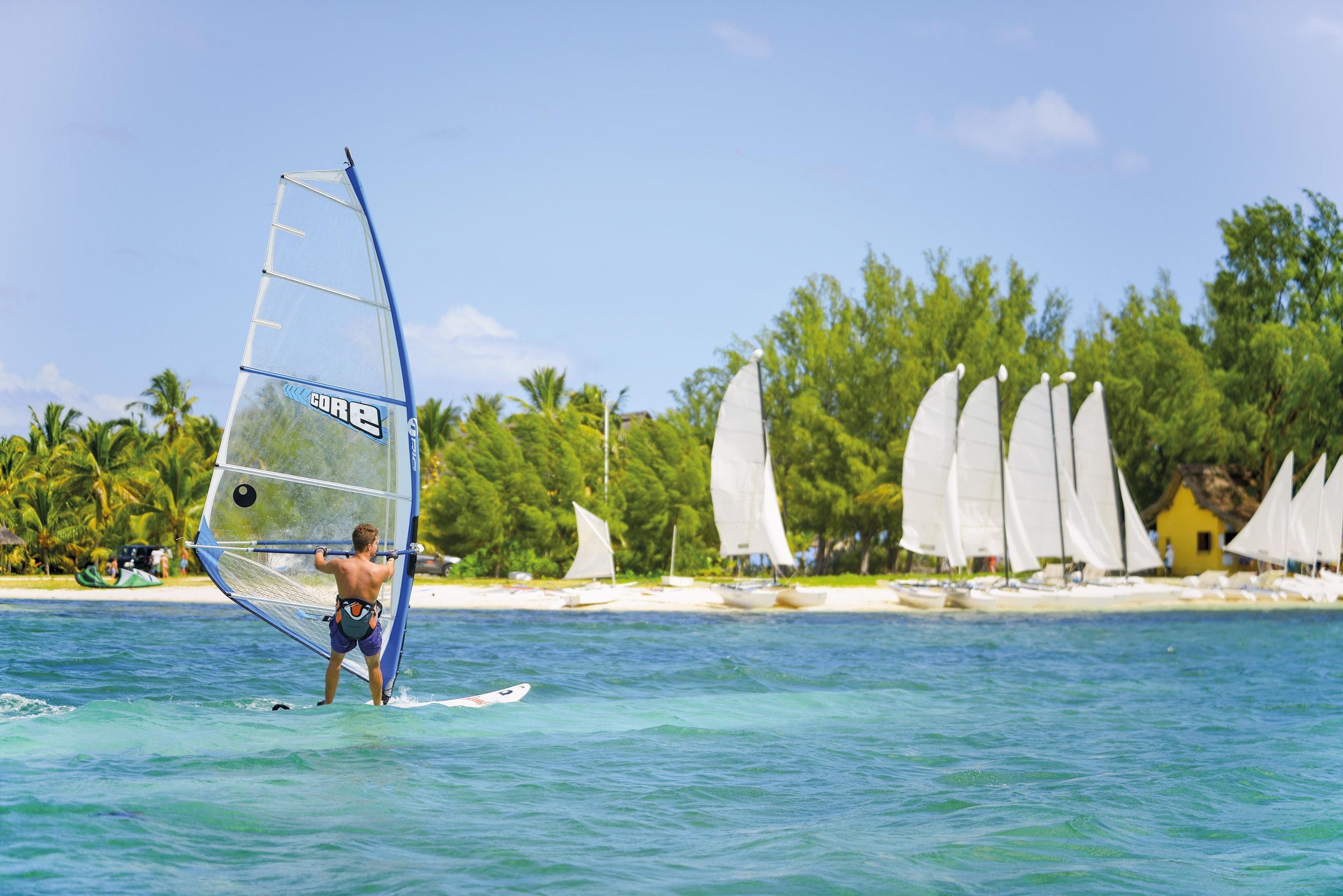 Paradis Beachcomber Golf Resort & Spa Le Morne Exterior photo