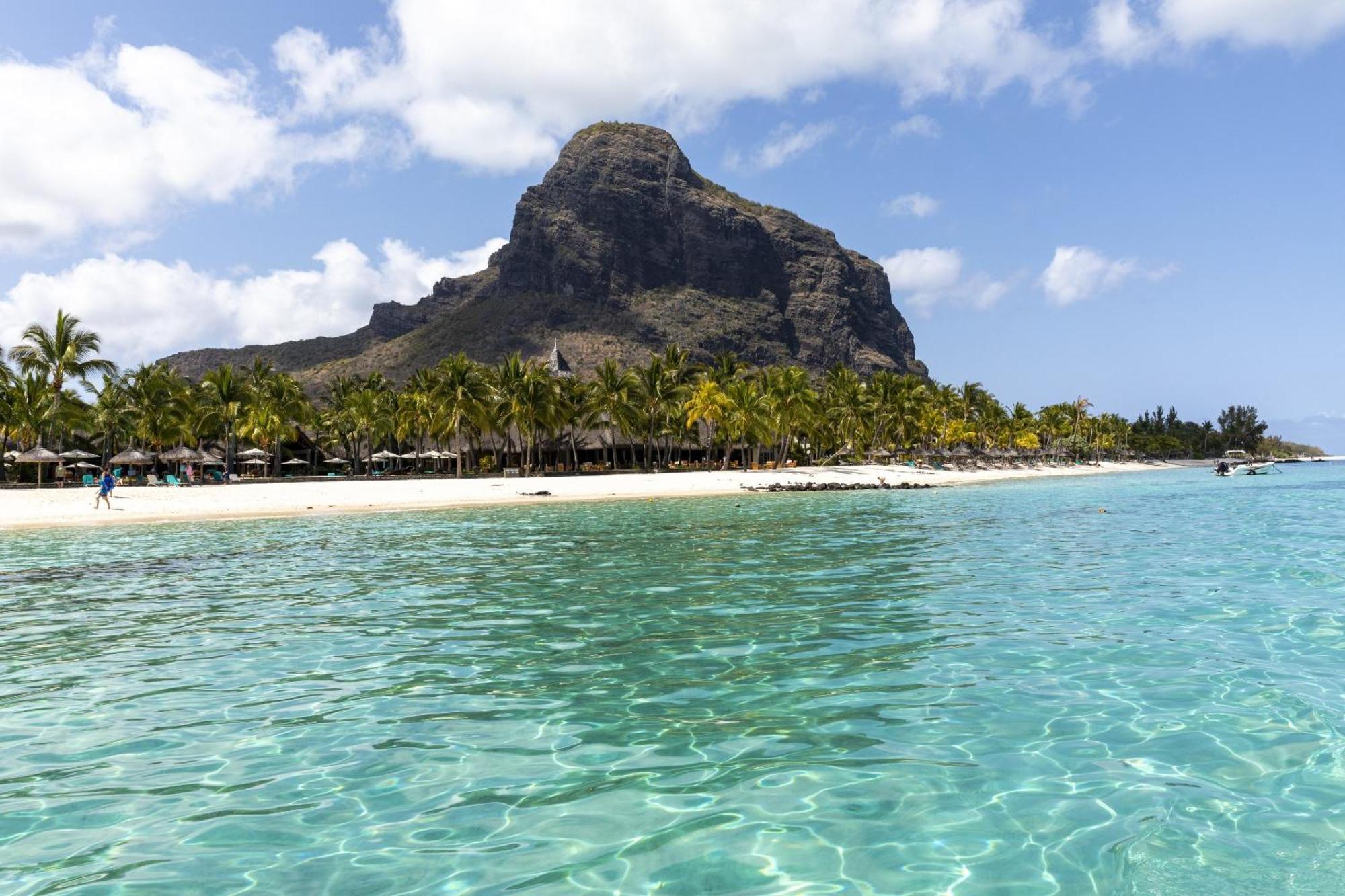 Paradis Beachcomber Golf Resort & Spa Le Morne Exterior photo