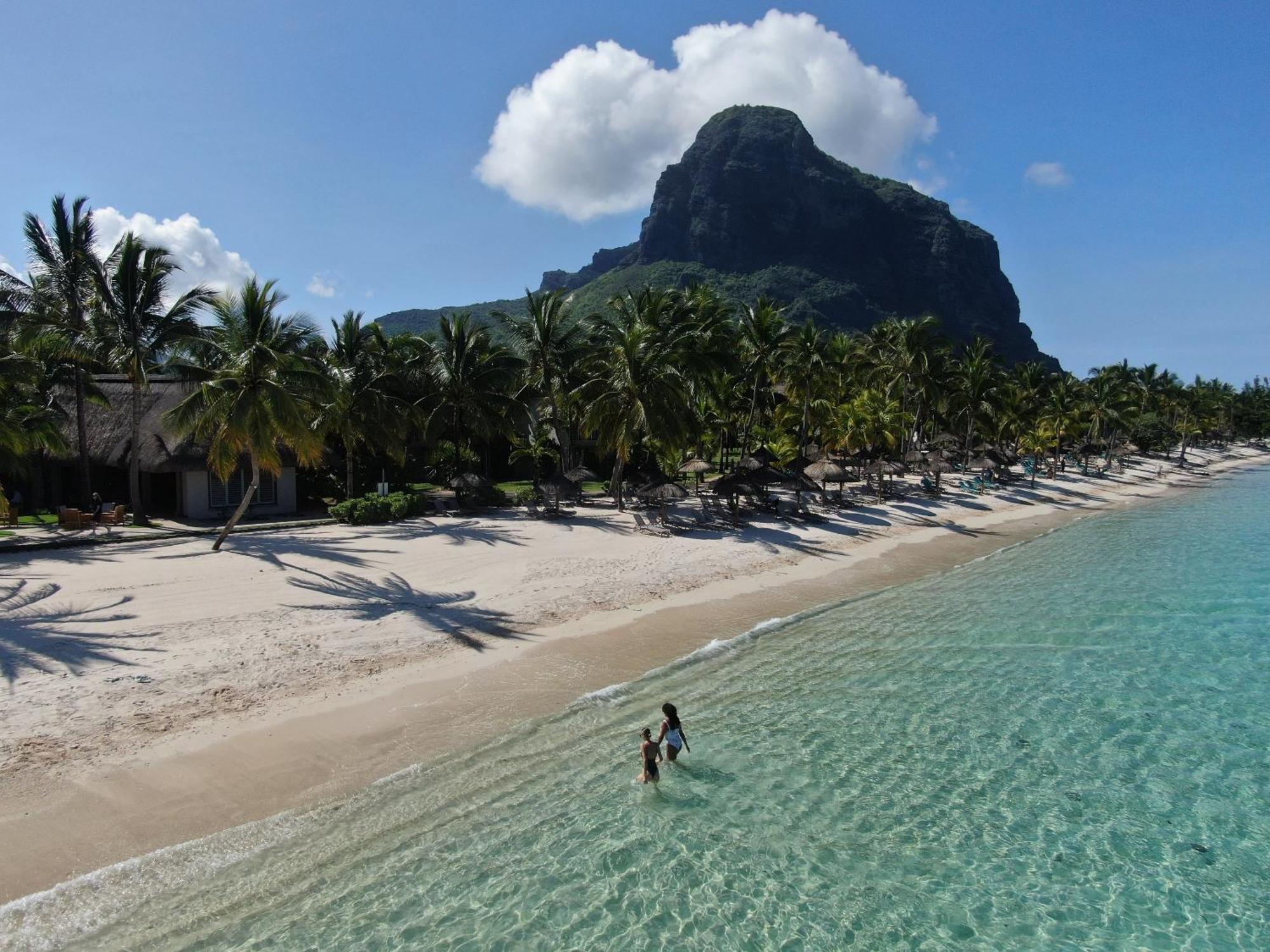 Paradis Beachcomber Golf Resort & Spa Le Morne Exterior photo