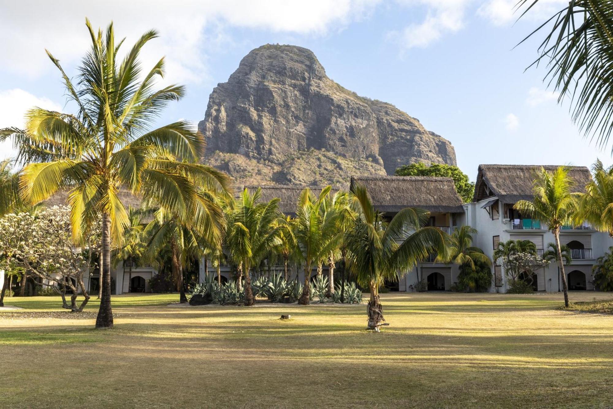 Paradis Beachcomber Golf Resort & Spa Le Morne Exterior photo