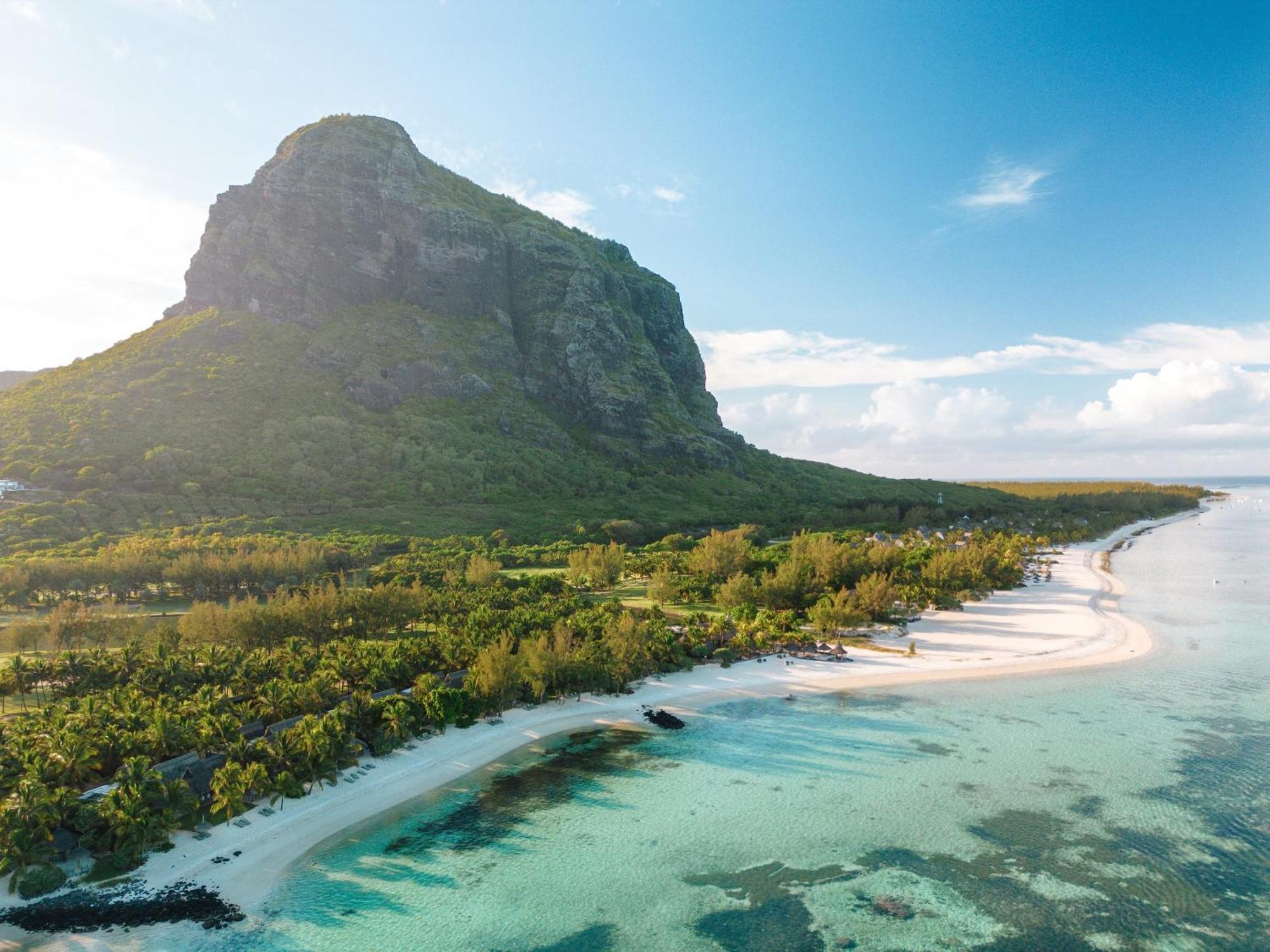 Paradis Beachcomber Golf Resort & Spa Le Morne Exterior photo